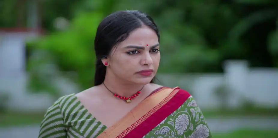 Ivar Vivahitharayal S1 E35 - Sathya Das Leaves Bhavani Furious