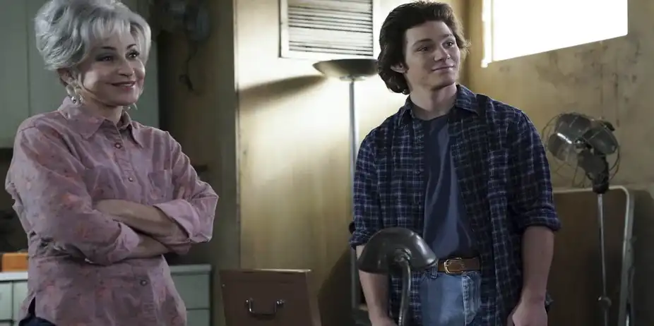 Young Sheldon S5 E10 - An Expensive Glitch and a Goof-Off Room