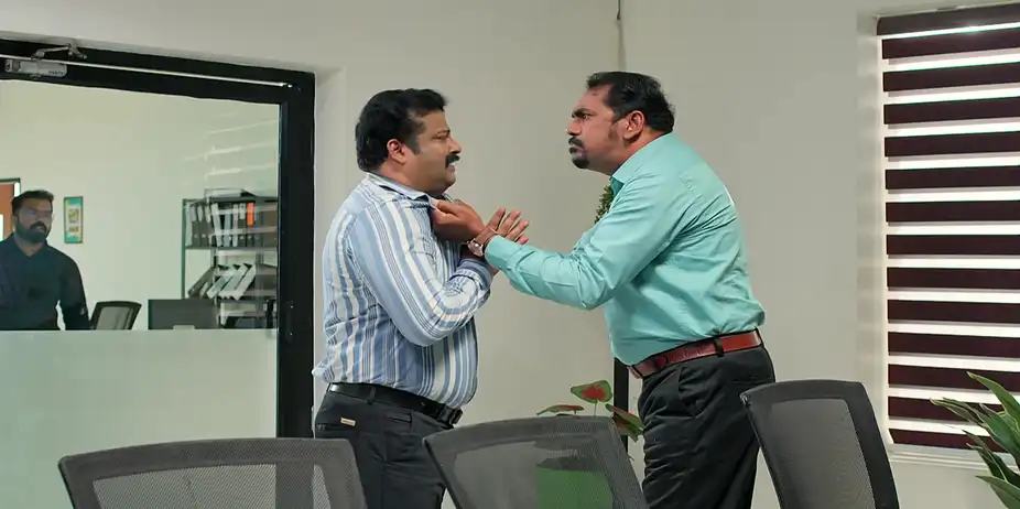 Pavithram S1 E229 - Vishwa Falls into Sreekanth's Snare