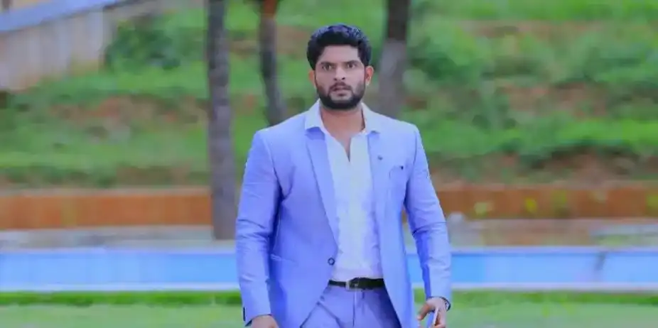 Nannarasi Radhe S1 E51 - Shravan notices Diwakar at the cafe!
