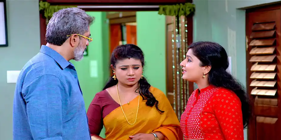 Santhwanam 2 S1 E420 - Aparna Surprises the Family