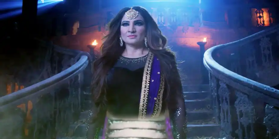 Naagin S3 E58 - Sumitra reveals her identity!