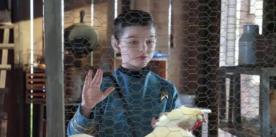 Young Sheldon S3 E9 - A Party Invitation, Football Grapes and an Earth Chicken