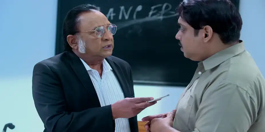 Professor Bidya Banerjee S1 E21 - Rajdeb Takes the Corrupt Way