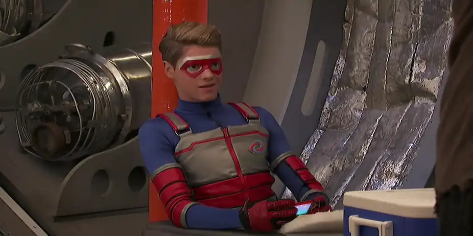 Henry Danger S4 E1 - Kid Danger saves the day
