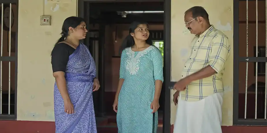 Mazha Thorum Munpe S1 E409 - Saranya Learns of Hari's Bail