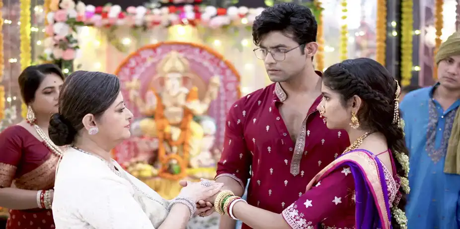 Pratigga S1 E161 - Swarnalata Embraces Chhuti