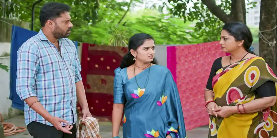Watch Paape Maa Jeevanajyothi S1 E1398 - Kutti Confronts Padma and ...