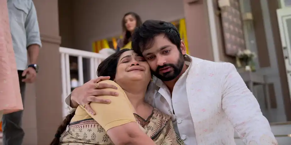 Grihoprobesh S1 E333 - Adrit Eases Debika's Pain