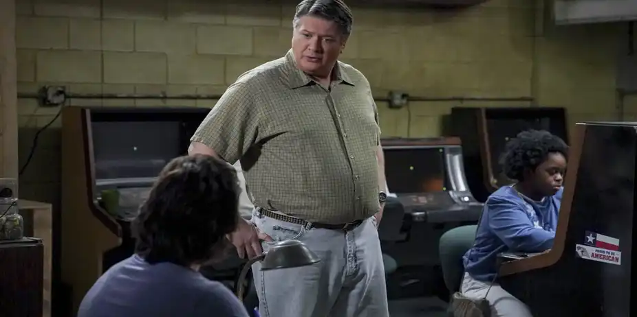 Young Sheldon S5 E8 - The Grand Chancellor and a Den of Sin