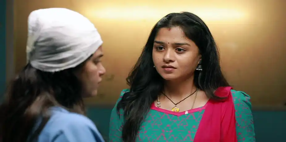 Mahanadhi S1 E639 - Kaveri Begs Vennila for Help