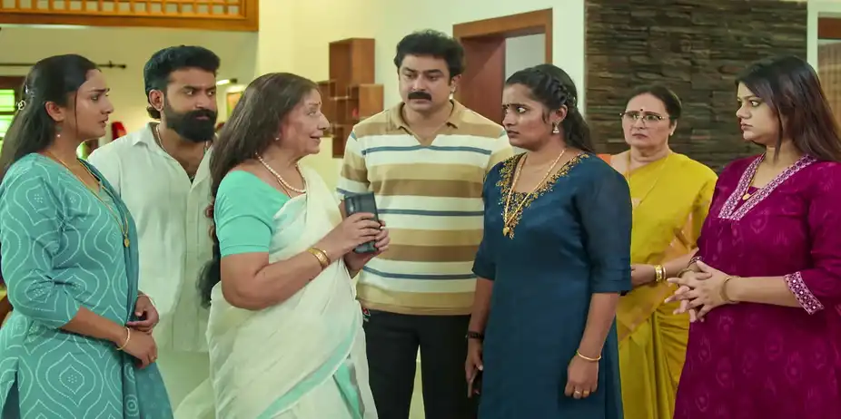 Pavithram S1 E166 - Ammini Uncovers the Truth