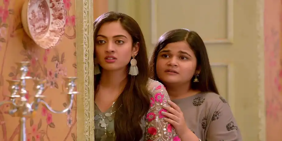 Adhisaya Piraviyum Arpudha Pennum S1 E82 - Roshini On a Mission