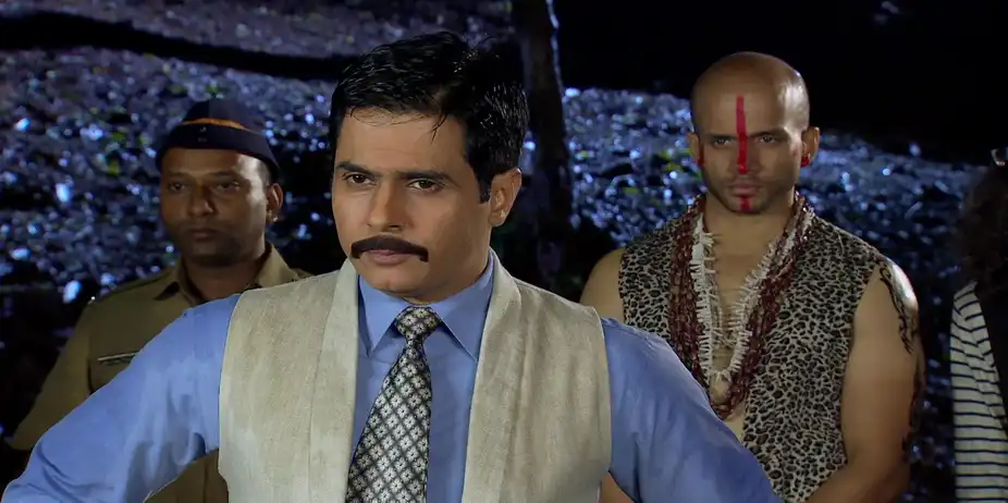 SuperCops vs Super Villains S1 E18 - The Murder of the Smugglers