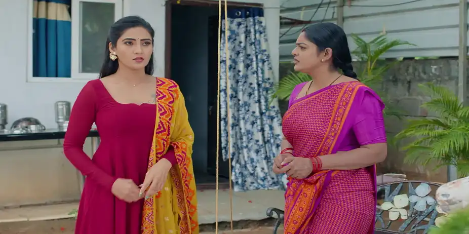 Karthika Deepam - Idi Nava Vasantham S2 E104 - Jyotsna Enquires with Deepa