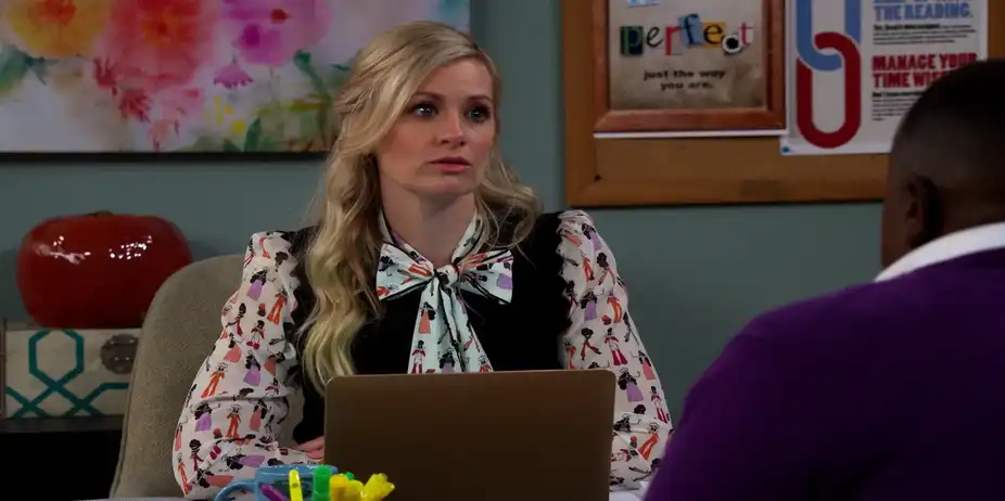 The Neighborhood S5 E17 - Welcome to the Milestone