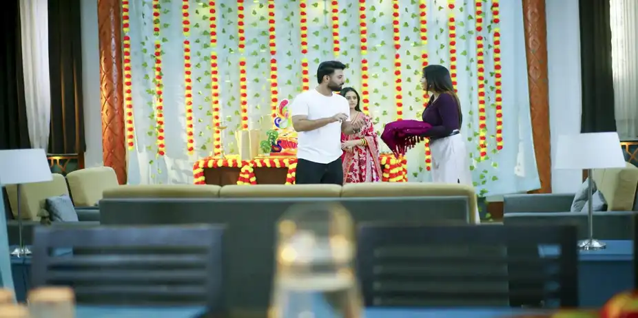 Mi Jinkun Ghein Saara S1 E180 - Aniket Buys Chhavi a Saree