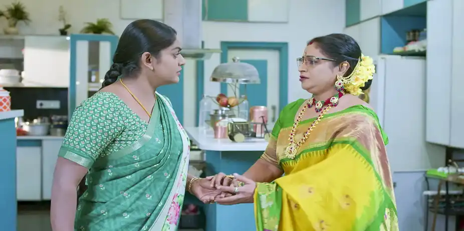Karthika Deepam - Idi Nava Vasantham S2 E415 - What Is Deepa's Next Step?