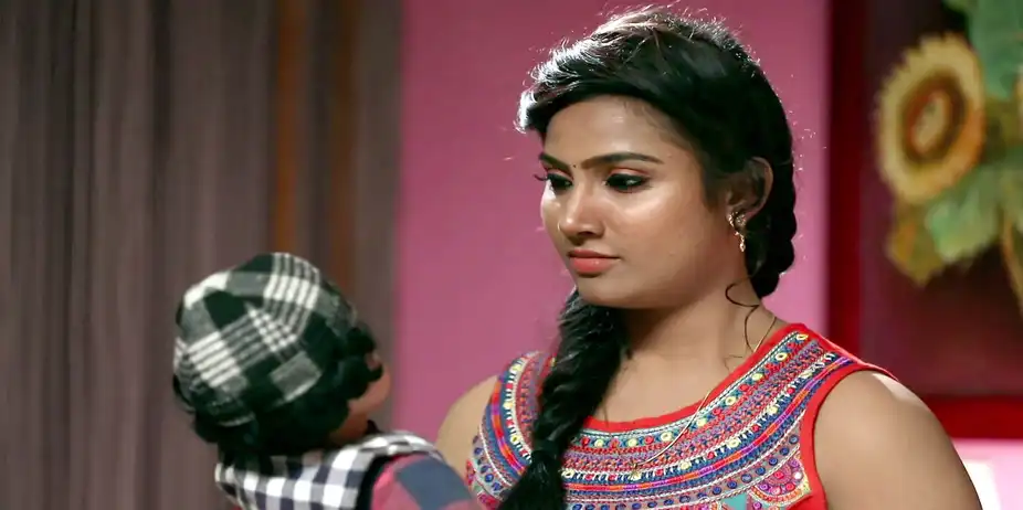 Watch Neeli S2 E131 - Anjali Steals Neeli! on JioHotstar with Tata Play ...