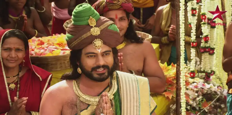 Mahabharat S2 E11 - Vidura welcomes Pandu and Kunti