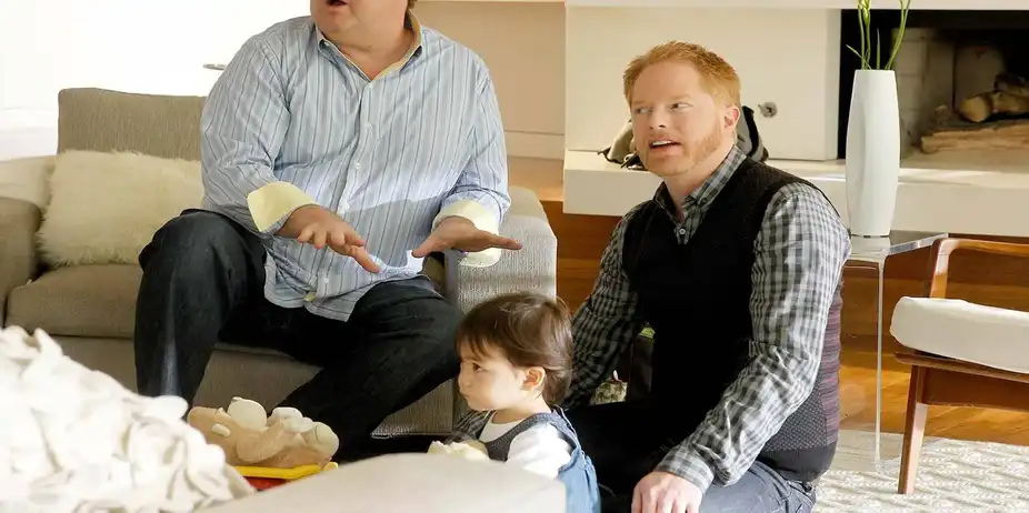 Modern Family S2 E13 - Caught In The Act