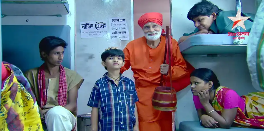 Potol Kumar Gaanwala S2 E17 - Potol Sings on the Train