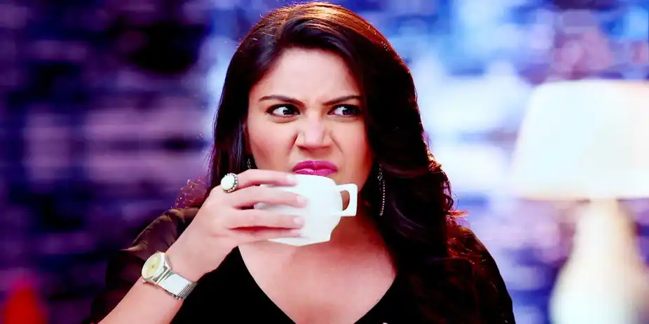 Ishqbaaz S1 E30 - Anika Spills Coffee on Shivaay