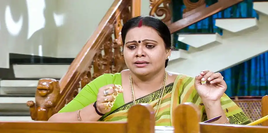 Parasparam S28 E36 - Padmavathy's Dilemma