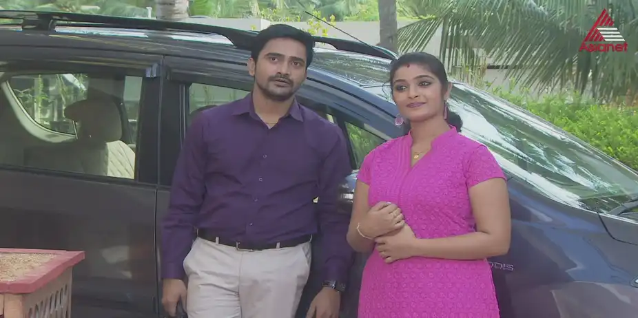 Chandanamazha S14 E7 - Abhishek has a surprise for Varsha