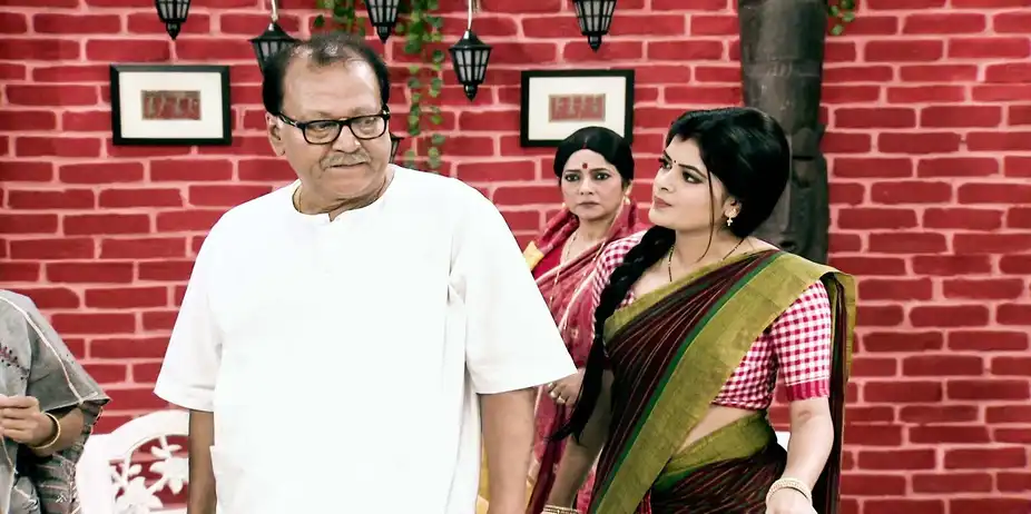 Kusum Dola S6 E23 - Iman Confronts The Chatterjees