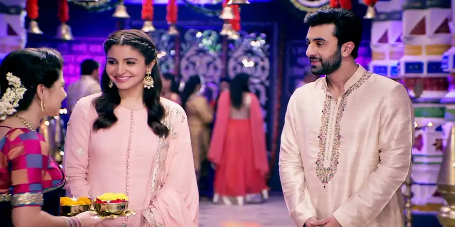 Yeh Hai Mohabbatein S33 E4 - IshRa Meet Ranbir And Anushka