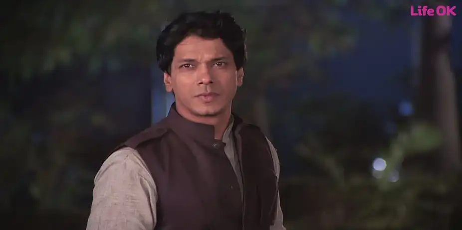 Kalash...Ek Vishwaas S1 E15 - Saket takes Devika home