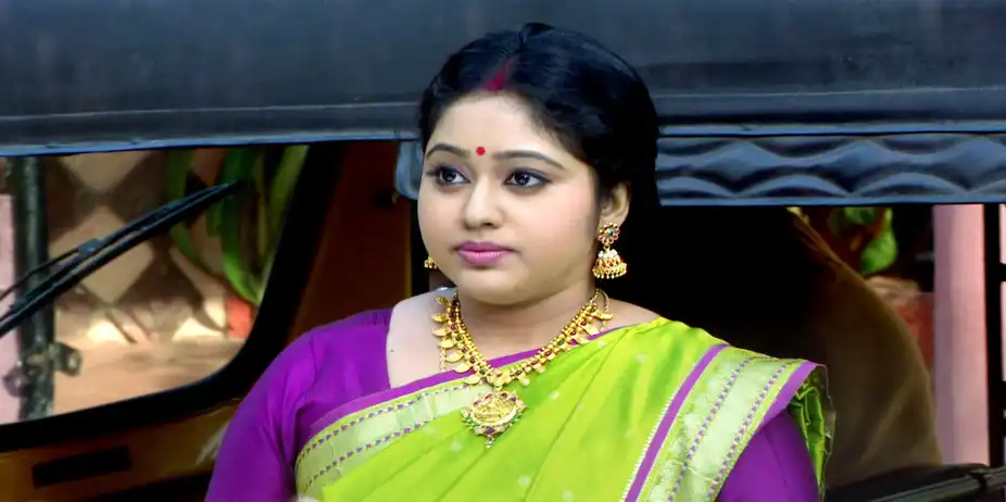 Chandanamazha S22 E11 - Amrutha Returns Home