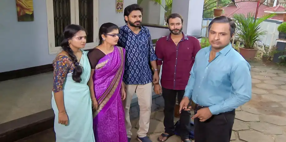 Parasparam S33 E53 - Gopan Reveals It All