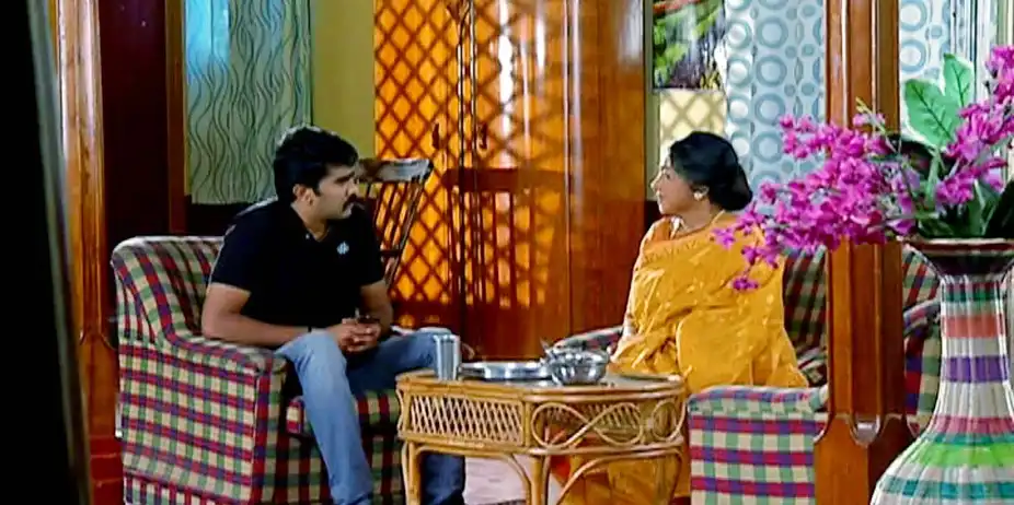 Amruthavarshini - 2012 S37 E8 - A Cop at Janaki's House