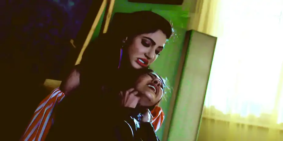 Ishqbaaz S5 E35 - Svetlana Tries To Kill Romi