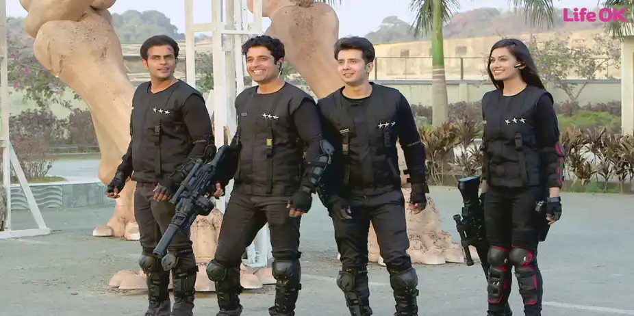 SuperCops Vs Super Villains S7 E3 - The Supercops to the Rescue