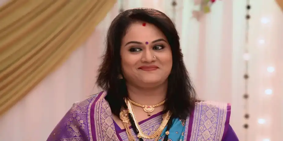 Nakalat Saare Ghadle S1 E22 - Padmaja Targets Vandana