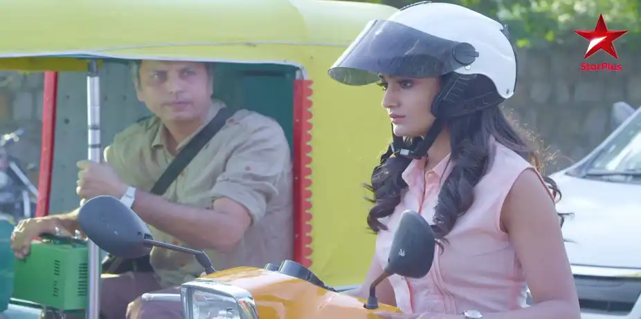 Dahleez S1 E16 - Someone's Stalking Swadheenta