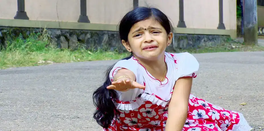 Karuthamuthu S19 E7 - Balamol Sees Karthika