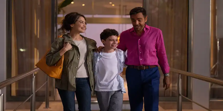 Acapulco S1 E10 - You Should Hear How She Talks About You