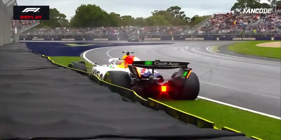 Chaos in the wet! Isack Hadjar lost control and crashed