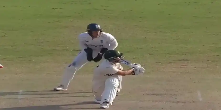 2nd Test, 2nd Innings, Pakistan: All Fours