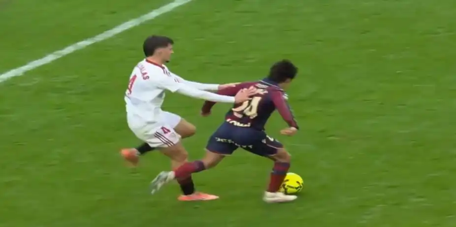 Steel! Alvarez hits the turf and still scores