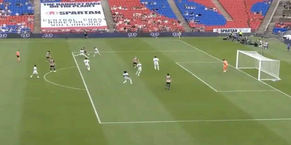 SCREAMER!Â&nbsp;Bertoncello unleashes a thunderbolt vs Sydney 