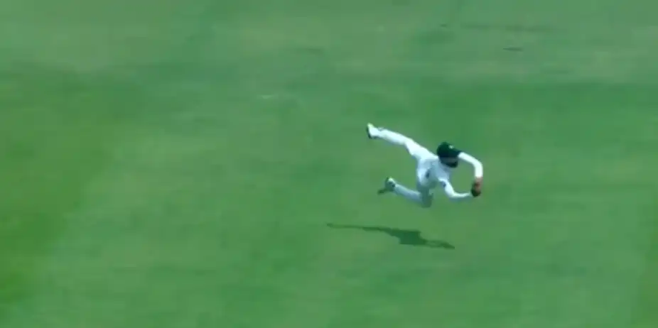 STUNNER ALERT! Saud Shakeel defies gravity