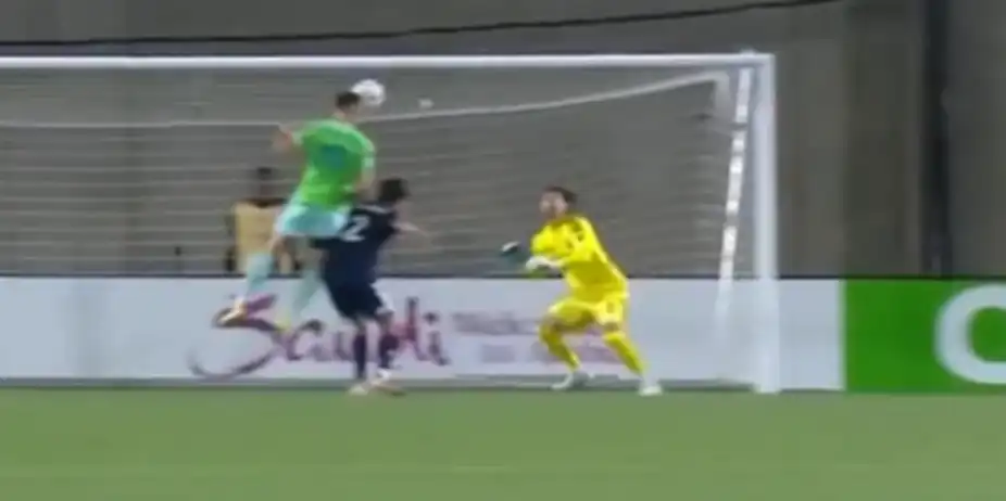 BULLET HEADER! Musovski's thumping strike beats the keeper