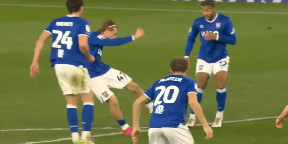 MOMENT! Jack Clarke delivers an 87th-minute equaliser under pressure