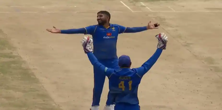 Junaid Siddique's 3 for 33 | Match 98