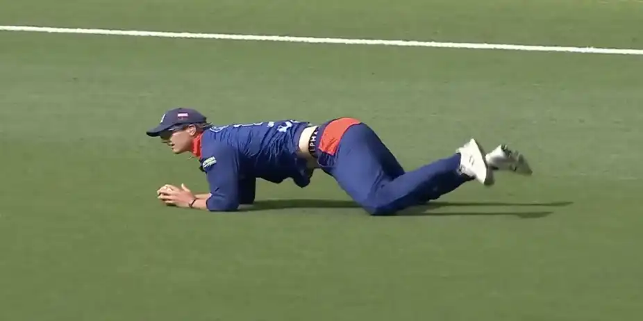 BRILLIANT! Bevon Jacobs pulls off a great catch in Dunedin